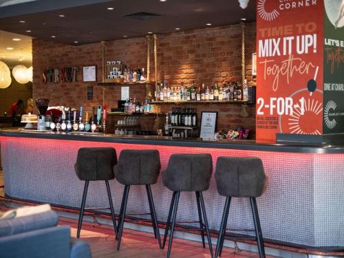King or Twin Room Near Tesco Bank LON 12 Luxury Bookings
