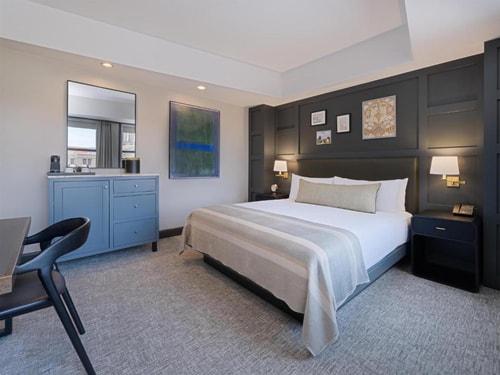 King Room Near Downtown Aquarium HOU 1 Luxury Bookings