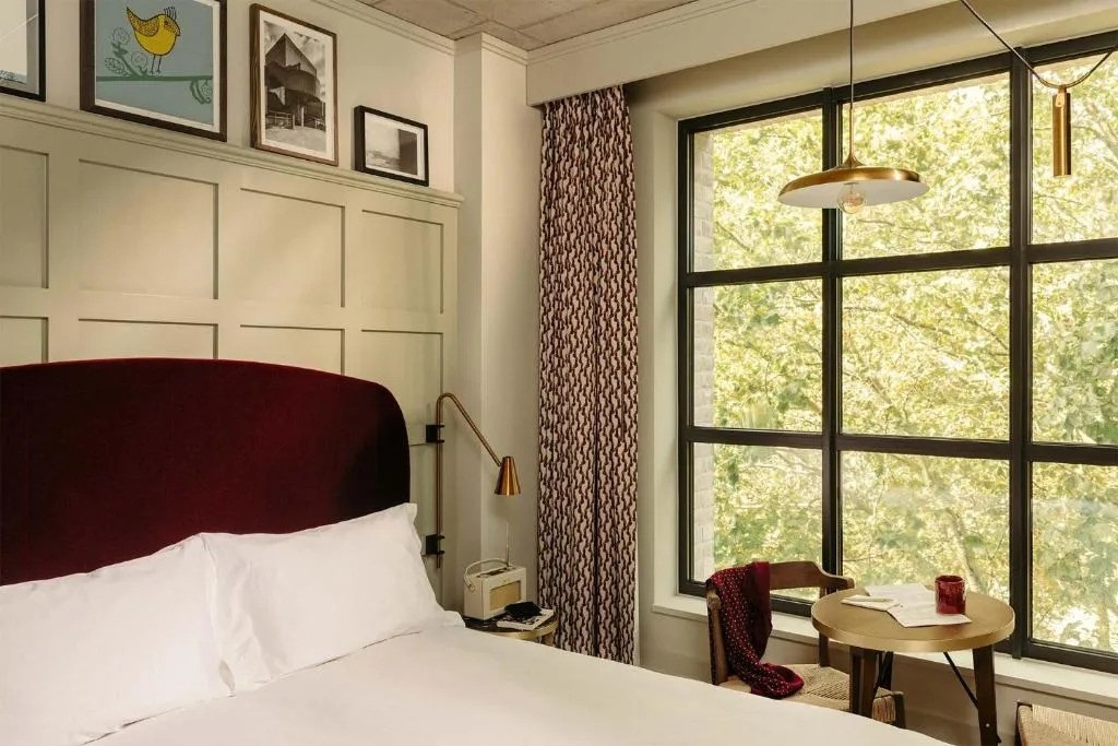 Snug Room Near Bernie Spain Gardens LON Luxury Bookings