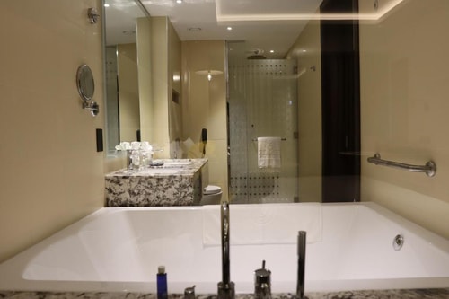 Luxury King Room Near Indigo Hotel Downtown Dubai 4 Luxury Bookings