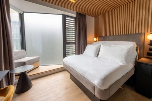 Queen Room Near Hasanah Centre LON  Luxury Bookings