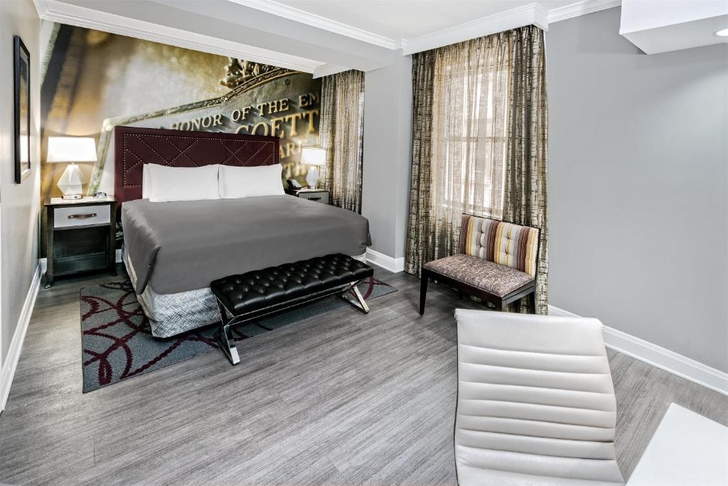 Standard Room Near Main Street Garden Park DAL Luxury Bookings