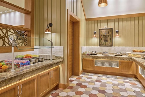 King Room Near American Medical Response HOU 7 Luxury Bookings