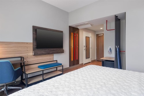 King Room Near Toyota Center HOU 2 Luxury Bookings