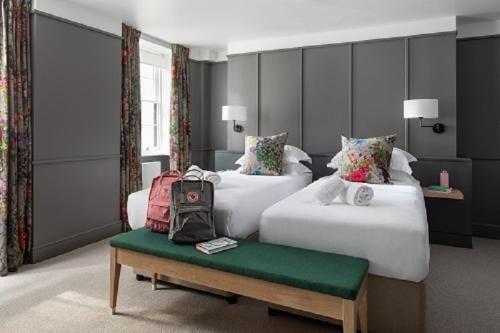 Double Room Near Facial Pain Clinic LON 1 Luxury Bookings