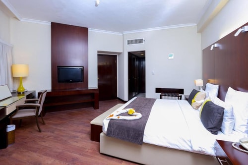 Deluxe Suite Near By Deira Clocktower Luxury Bookings