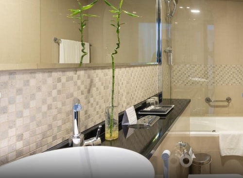 One Bedroom Executive Apartment Near Metro Station 7 Luxury Bookings