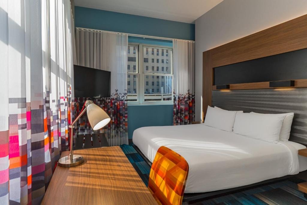Guest King Room Near Discovery Green HOU Luxury Bookings