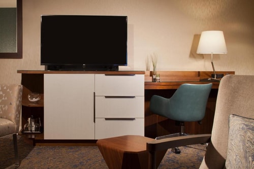 Guest Room Near Speed Burgers and More DAL 1 Luxury Bookings