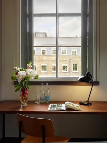 Deluxe Queen Room Near CitySport LON 3 Luxury Bookings