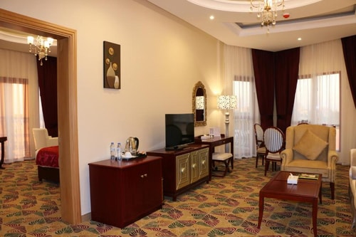 Executive Suite Near American School 4 Luxury Bookings