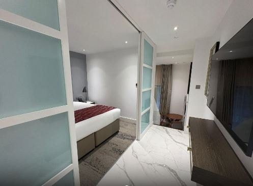 Studio Near Barclays Bank LON 2 Luxury Bookings