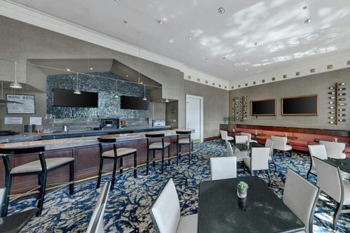 King Room Near Heart of Texas Classic DAL 5 Luxury Bookings