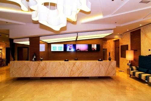 Standard King Or Twin Room Near Baniyas Square 8 Luxury Bookings