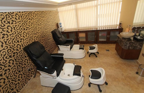 Classic One Bedroom Apartment Near Ski Dubai 13 Luxury Bookings