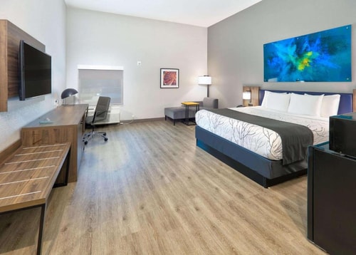 Deluxe King Room Near Walmart Supercenter DAL 1 Luxury Bookings
