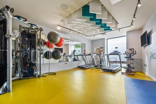 Studio Near Stratford Park LON 16 Luxury Bookings