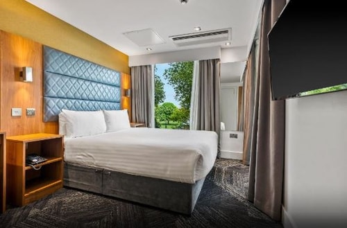 One Bedroom Apartment Near Stratford Park LON Luxury Bookings