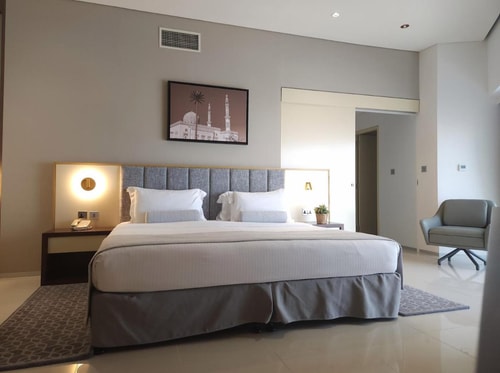 Two Bedroom Apartment Near WTC Metro Station 1 Luxury Bookings