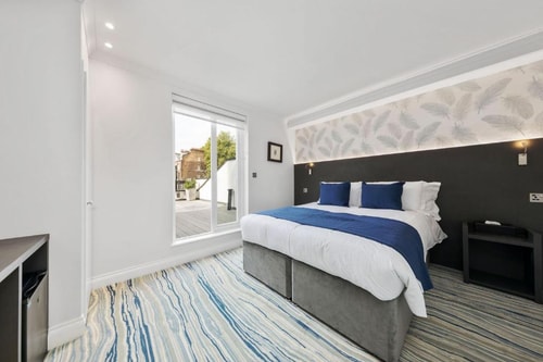 Executive Double Room Near Italian Gardens LON 1 Luxury Bookings