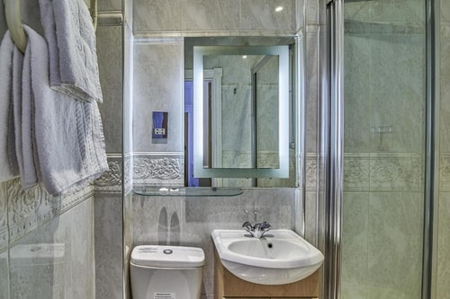Standard Double Or Twin Room Near Alleyn Court LON 8 Luxury Bookings