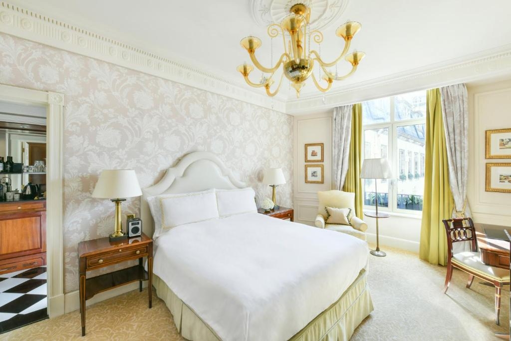 Superior Queen Room Near Virgin Active LON Luxury Bookings