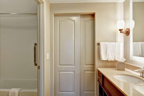 King Studio Suite Near Berachah Church HOU 6 Luxury Bookings