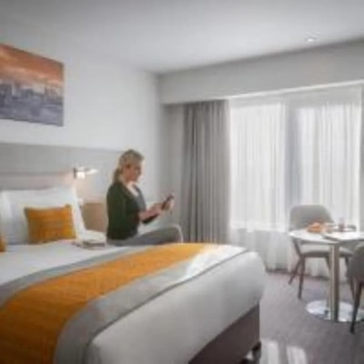 Double Room Near The Siege Museum LON 1 Luxury Bookings