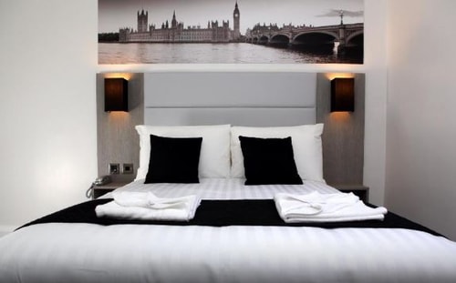 Double Room Near Norfolk Square Garden LON 2 Luxury Bookings