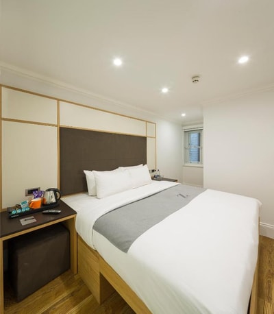 Queen Room Near Montagu Square Garden LON 1 Luxury Bookings