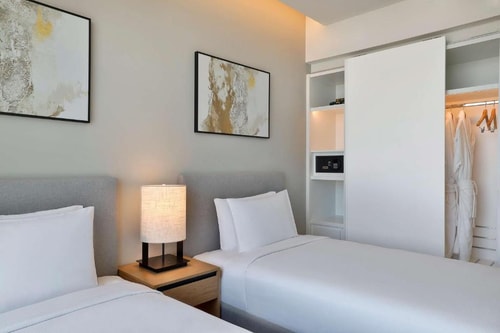 Two Bedroom Apartment Near Yas Waterworld Car Park 3 Luxury Bookings