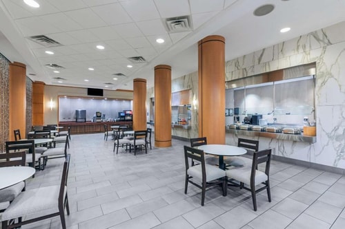 Premium King Suite Near Don McGill Toyota HOU 10 Luxury Bookings