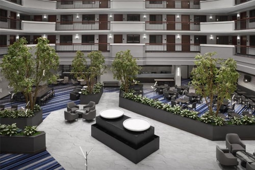 King Suite Near Swiss Watch & Diamond Exchange DAL 13 Luxury Bookings