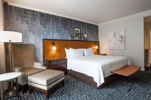 Guest Room Near To Market Square Park HOU 2 Luxury Bookings
