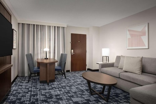 King Suite Near Swiss Watch & Diamond Exchange DAL 3 Luxury Bookings