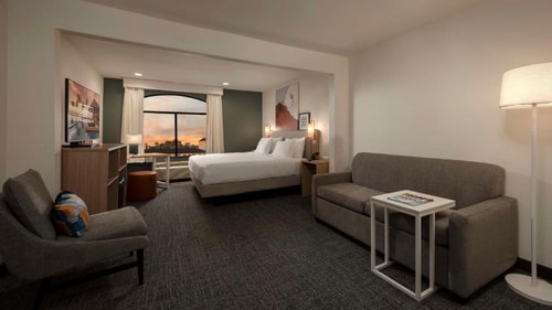 King Room Near Tradesmen International HOU Luxury Bookings