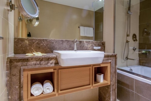 Deluxe Three Bedroom Apartment Near Al Rigga Metro 9 Luxury Bookings