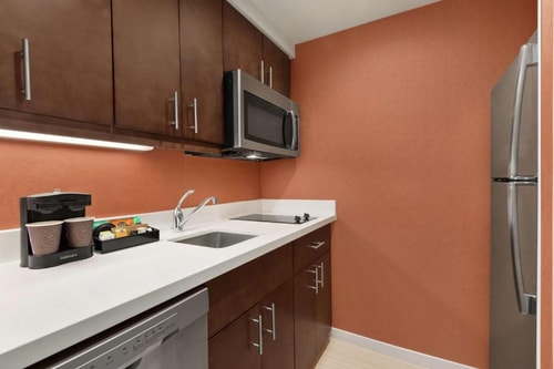 Queen Studio Near The Park At Willbern HOU 6 Luxury Bookings