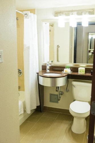 Standard King Room Near To Root Square HOU 4 Luxury Bookings