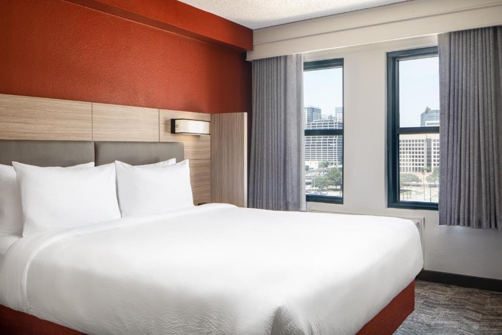 King Suite Near The Dallas World Aquarium DAL Luxury Bookings