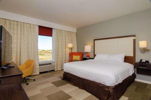King Room Near UP Excellence Academy HOU Luxury Bookings