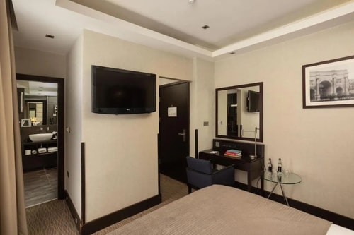 Superior Double Room Near Fortune Street Park LON 4 Luxury Bookings