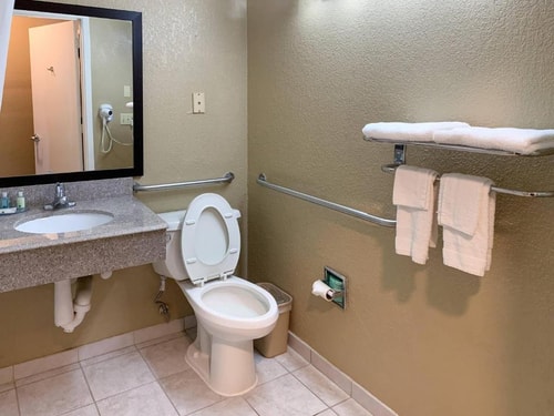 Queen Suite Near JVC Family Medicine HOU 9 Luxury Bookings