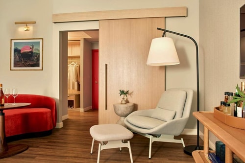 King Room Near Blue Print Showroom DAL 6 Luxury Bookings