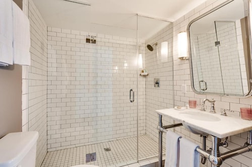 Superior King Or Twin Room Near Lummus Park MIA 3 Luxury Bookings