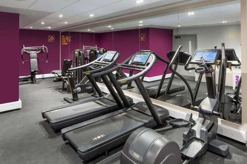 Queen Room Near Saint James Church Garden LON 15 Luxury Bookings