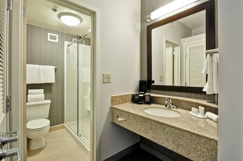 King Room Near Denny's Restaurant DAL 3 Luxury Bookings