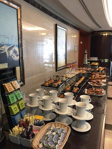 King Or Twin Guest Room Near Emirates SkyCargo 10 Luxury Bookings