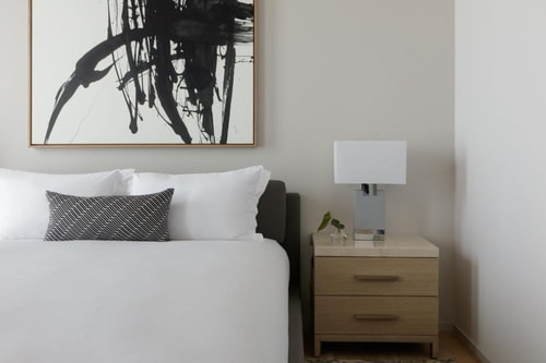 King Room Near Paparazzi Chophouse DAL 2 Luxury Bookings