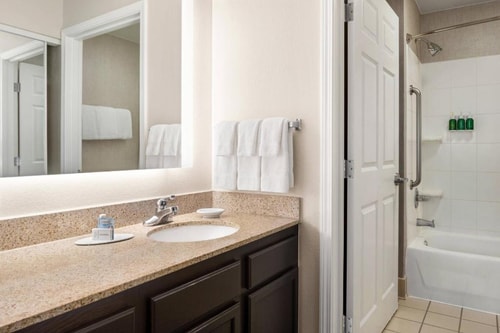 King Studio Suite Near Willowbrook WWTP HOU 6 Luxury Bookings